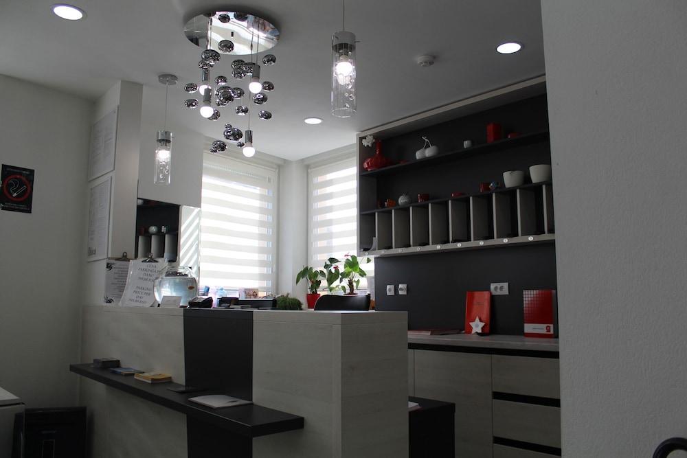 Garni Hotel 11Tica Dm Novi Sad Extérieur photo
