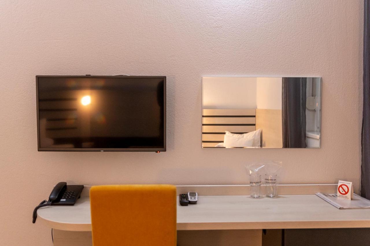 Garni Hotel 11Tica Dm Novi Sad Extérieur photo