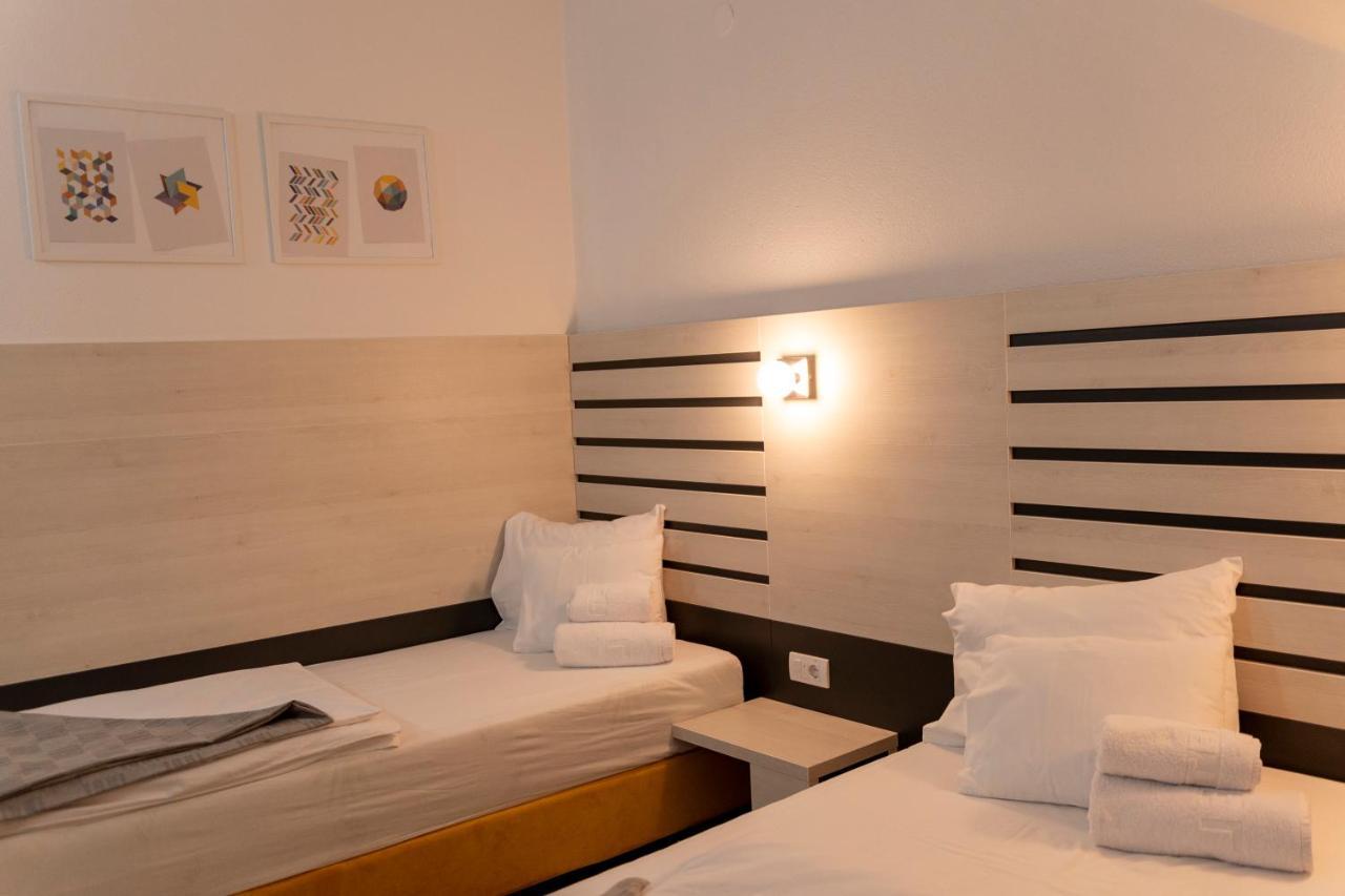 Garni Hotel 11Tica Dm Novi Sad Extérieur photo