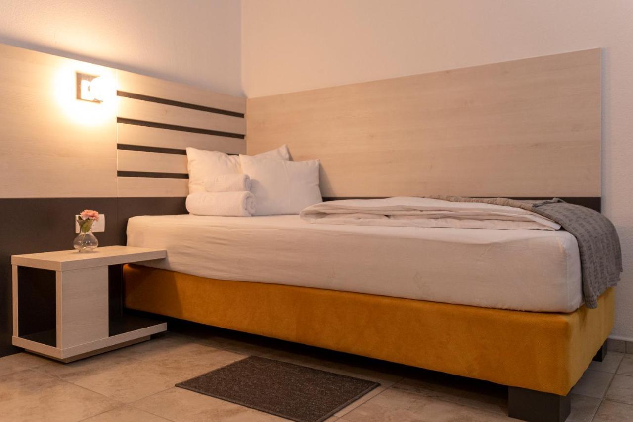 Garni Hotel 11Tica Dm Novi Sad Extérieur photo