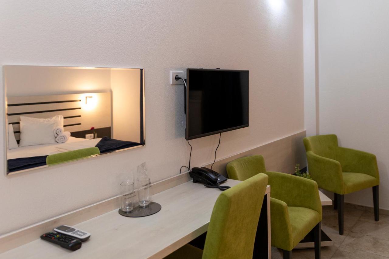 Garni Hotel 11Tica Dm Novi Sad Extérieur photo
