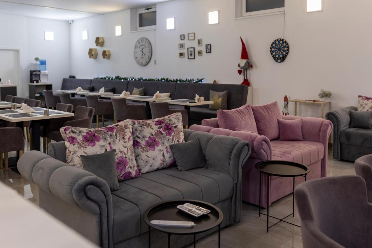 Garni Hotel 11Tica Dm Novi Sad Extérieur photo