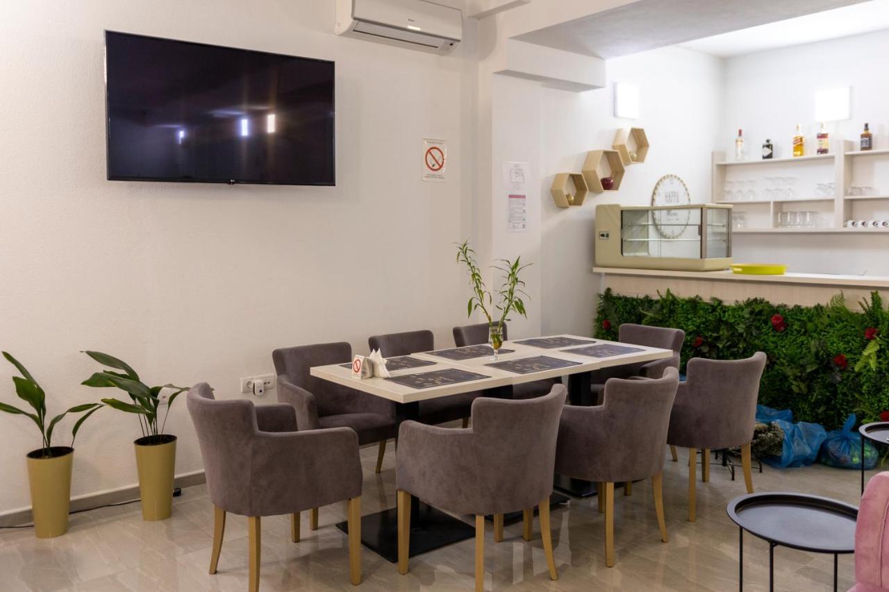 Garni Hotel 11Tica Dm Novi Sad Extérieur photo