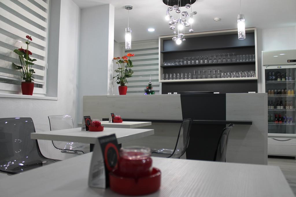 Garni Hotel 11Tica Dm Novi Sad Extérieur photo
