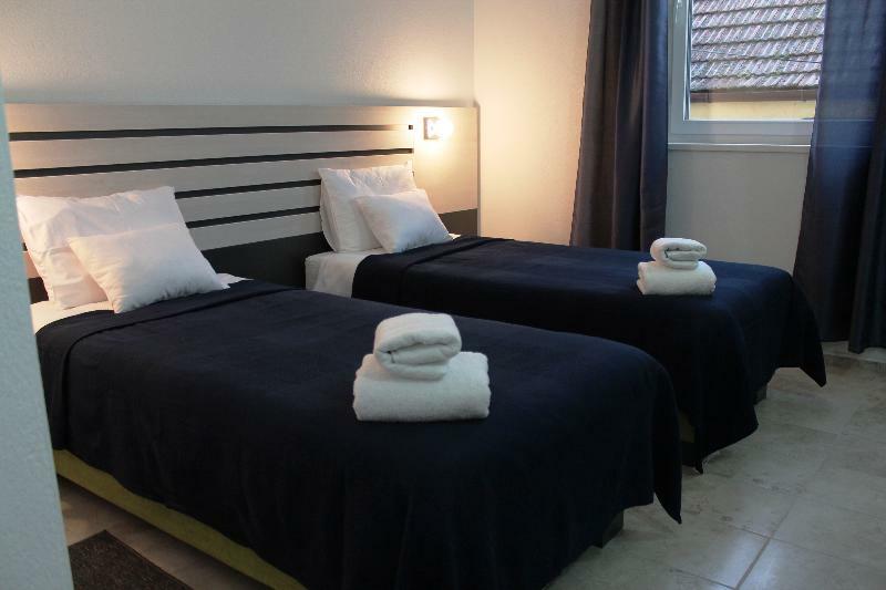 Garni Hotel 11Tica Dm Novi Sad Extérieur photo
