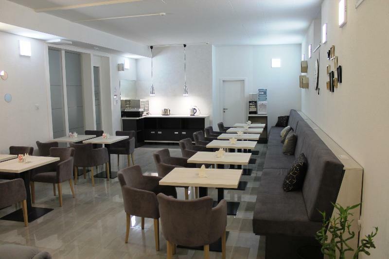 Garni Hotel 11Tica Dm Novi Sad Extérieur photo